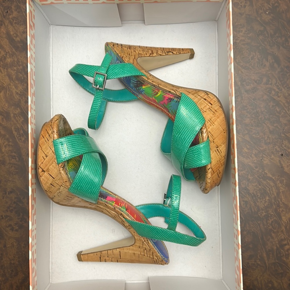 Gianni Bini Love Bug Shoe, Size 6.5